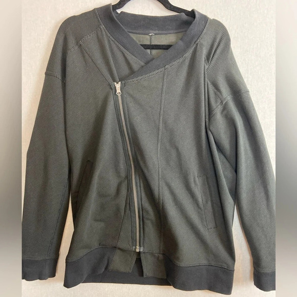 Lululemon Mula Bundle Jacket Charcoal Black Women's Asymmetrical Full Zip Sz 8 - Picture 1 of 12